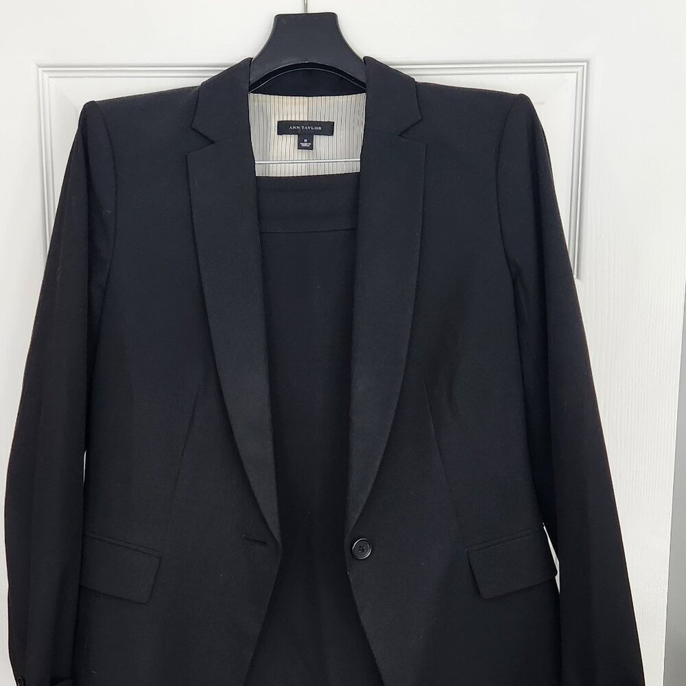 Ann Taylor 4 way stretch skirted suit with stripe print lining